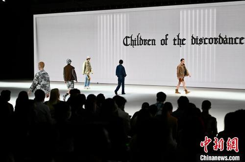 香港国际时尚汇展开幕 展示最新时装作品