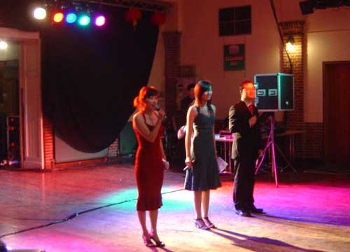 南安普顿大学中国周:架文化桥 建游子家(组图)