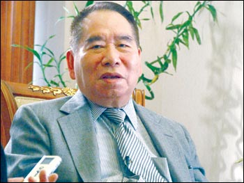 华商施至成:兢兢业业打造自己的商业帝国(组图