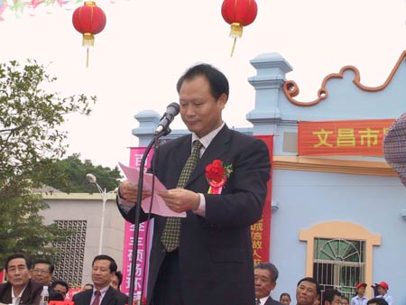 谢明中:以人为本 励精图治 建设新侨乡文昌(图)
