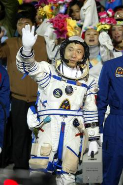 yanglw.jpg
