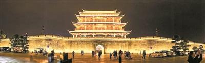 中国侨网广济楼夜景流光溢彩。
