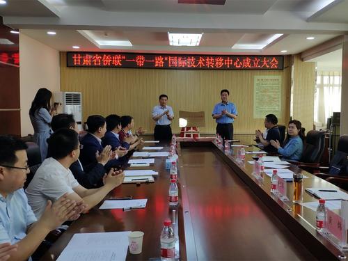 中国侨网万泽刚与闫鹏勋为甘肃省侨联”一带一路“国际技术转移中心揭牌(甘肃省侨联网站)