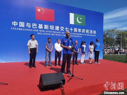 中国侨网活动现场，巴基斯坦驻华大使莫因·哈克致辞。　王君妍　摄