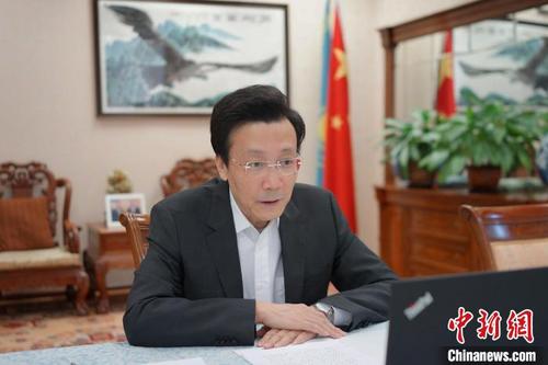 中国侨网中国驻哈萨克斯坦大使张霄出席“哈萨克斯坦新疆籍侨胞、留学生座谈会”。 中国驻哈萨克斯坦大使馆供图　钟欣　摄