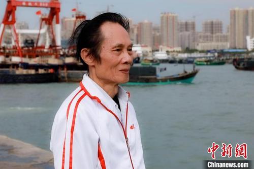 中国侨网图为北海归侨老人沈鸿杰。　王伟臣　摄