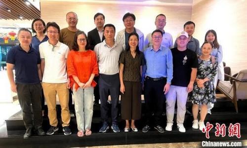 中国侨网复旦大学代表团与圣保罗侨界、华文教育界、中企代表合影。主办方供图