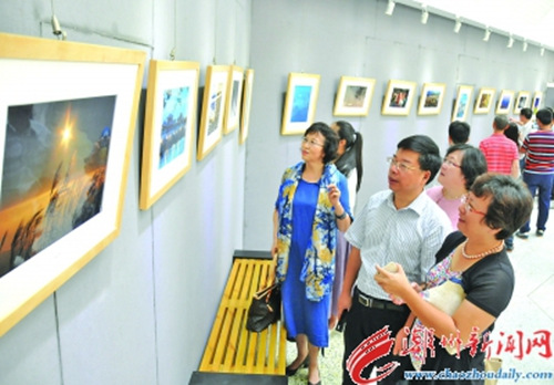 韩师举办迎新摄影展