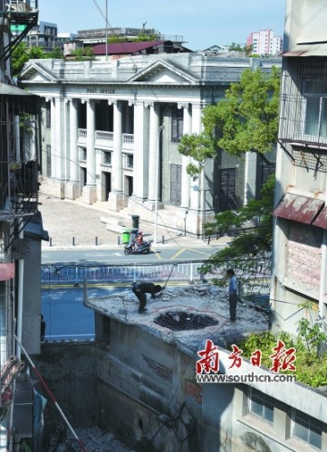 从潮海关旧址低级帮办宿舍望去,唯一的“阻碍”围墙正在被拆除。