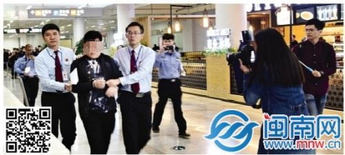 老赖黄某下飞机后,在晋江机场被抓