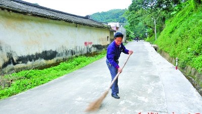 中国侨网自新时期精准扶贫工作开展以来,潮安区文祠镇赤水村各项精准扶贫工作有序推进,村容村貌得到明显改善。 本报记者 陈宏文 摄