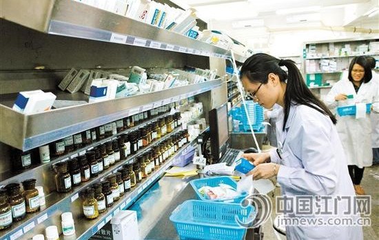 中国侨网药品实行零差率销售,意味着新规实施后的药价会比现在最多低15%。