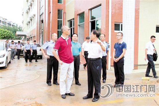 中国侨网江门市长邓伟根调研市级食品药品快筛快检中心项目选址。
