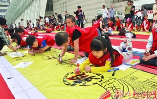 中国侨网潮州市第十届“书香潮州”全民读书节活动场面。 本报记者 黄春生 摄 