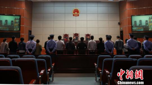 中国侨网图为：庭审现场。　瓯文　摄