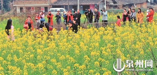 中国侨网有济村优美的自然风光吸引大量游客 (徐艺星 摄)