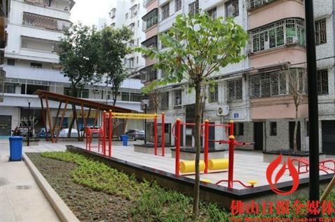 中国侨网改造后的桂花社区七街区：新修建的康体设施让街坊邻居更愿意下楼闲逛。 
