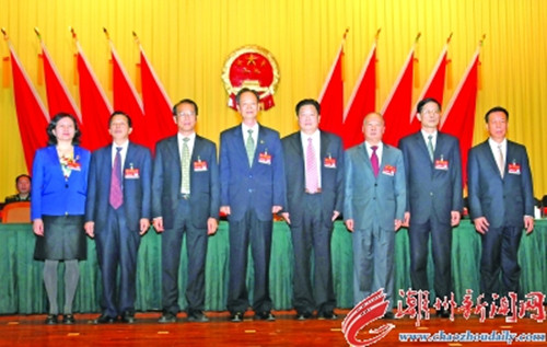 中国侨网1月17日上午，新一届潮州市人大常委会领导班子集体亮相。 本报记者 陈宏文 摄