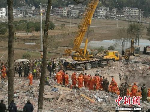 中国侨网图为民房坍塌事件救援现场。 徐明 摄