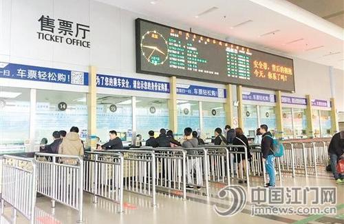 中国侨网目前，江门汽车总站已经开始通过张贴标语提醒广大旅客，出示身份证。