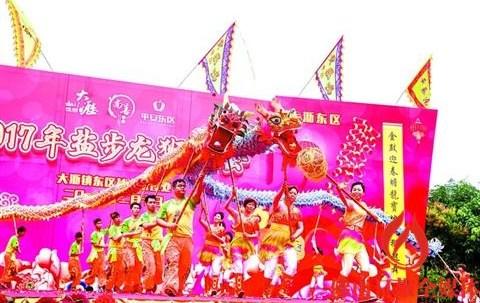 中国侨网佛山南海大沥盐步举行一年一度的龙狮大会。/佛山日报记者王伟楠摄