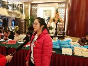 中国侨网19日，县政协委员、里约残奥会射箭选手叶金燕专程从杭州赶回来前报到。