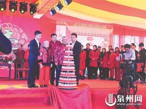 中国侨网热心公益事业的萧汝馨老人90大寿时收到了这份特别的礼物