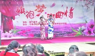 中国侨网5日下午，身着旗袍的票友上台演唱潮剧选段。 本报记者 黄春生 摄