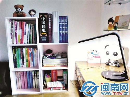 中国侨网很温馨的“家庭书屋”（晋江一中供图） 