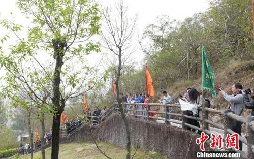 中国侨网2017潮州橡木花会旅游周12日在广东潮州开幕。　陈启任　摄