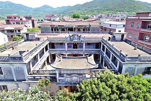 中国侨网村民通过古驿道远渡重洋,带回当地建筑文化,村子里有不少中西结合的精美建筑