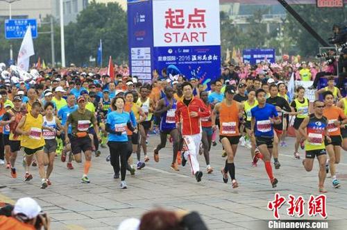 中国侨网2016温州马拉松赛现场 温州体育局供图