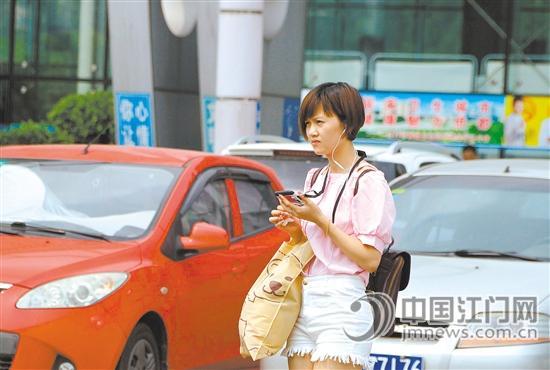 中国侨网出门叫滴滴快车,已经成为很多市民,尤其是80后、90后的出行首选。