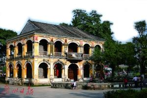 中国侨网卧云庐建筑风格中西合璧，充满了历史的沧桑感。