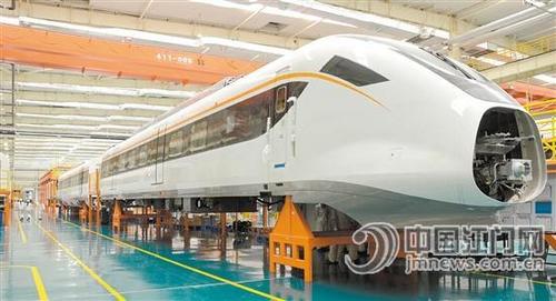 中国侨网《江门制造2025》提出,到2025年,轨道交通产业实现总产值1000亿元以上。