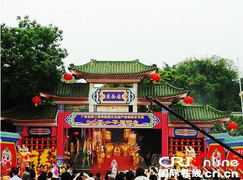 中国侨网资料图:2016年广东省第二届非物质文化遗产传统美食节暨2016年茶山“茶园游会”开幕。图为茶园游会现场。(图片来源:国际在线 陈赞亮 摄)