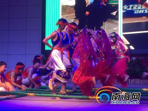 中国侨网图为竹竿舞比赛。南海网记者 马伟元 摄