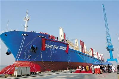 中国侨网华侨开的江门南洋造船厂新造的大船准备交付外国船主