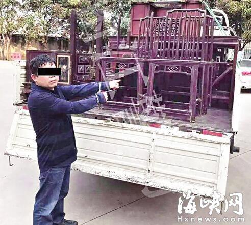 中国侨网老宅中的家具被窃贼盯上