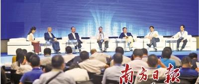 中国侨网12日—14日,第三届广东院士高峰年会在佛山举行,与会院士、专家围绕智能制造、工业大数据等话题,进行思想碰撞。南方日报记者 戴嘉信 摄