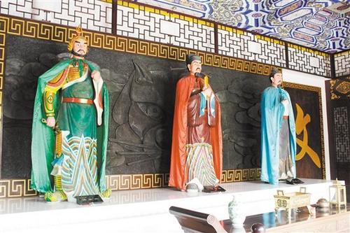 中国侨网新会宋元崖门海战旅游区的大忠祠内,供奉着忠臣义士张世杰、陆秀夫、文天祥,他们精忠报国的爱国主义精神让后人钦佩。