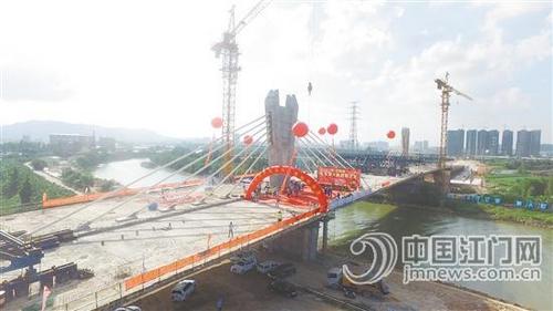 中国侨网礼乐河大桥是我市第一座矮塔斜拉桥。