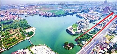 中国侨网　施工方将沿着涵黄公路白塘湖段（画线位置）建设长796米的景观带，以绿化和滨水休闲步道建设为主