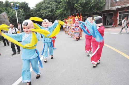 两岸妈祖信众在侨乡莆田举行民俗文化踩街活动-中国侨网