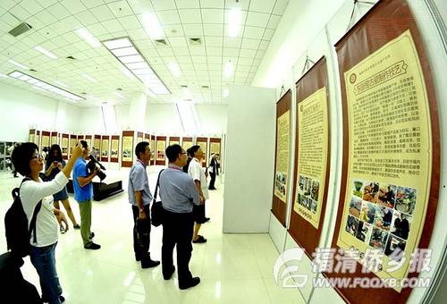 中国侨网专家、学者参观非遗展览馆。