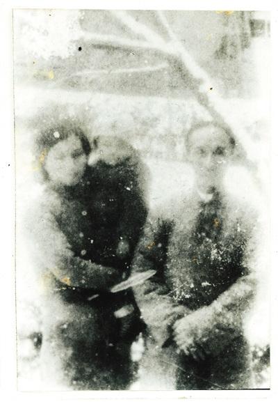 中国侨网1933年符孔遴夫妇与长女符祥粤在南京留影。