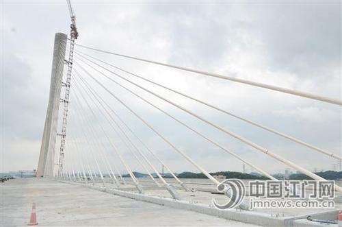 中国侨网广中江高速滨江大桥主体工程已经完成。