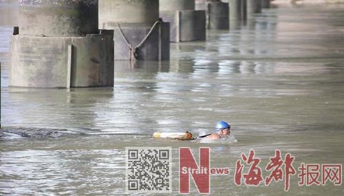 中国侨网桥墩下旋涡多,下水要谨慎