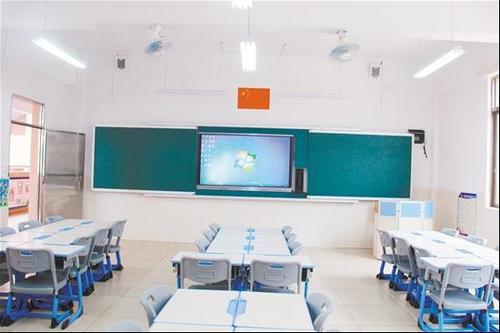 中国侨网农林双朗小学的教室充满了现代化气息。