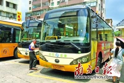 中国侨网江门将推广使用电动汽车,从2017年起,在更新或新增的公交车中,纯电动车比例不低于90%。南方日报记者 陶然 摄